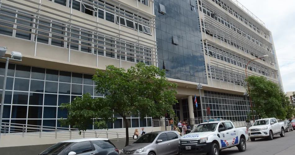 Cae empleada por “extraer” del cajero $1.100.000 de su “patrona”